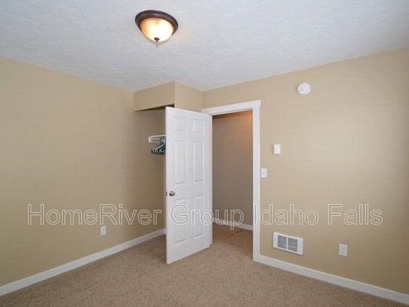 5th image of 683 E 14th St