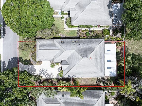 3rd image of 7627 SE Fiddlewood Lane