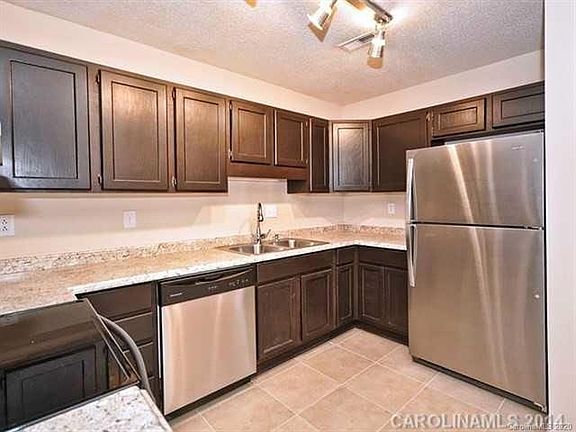 4th image of 1717 Blandford Dr