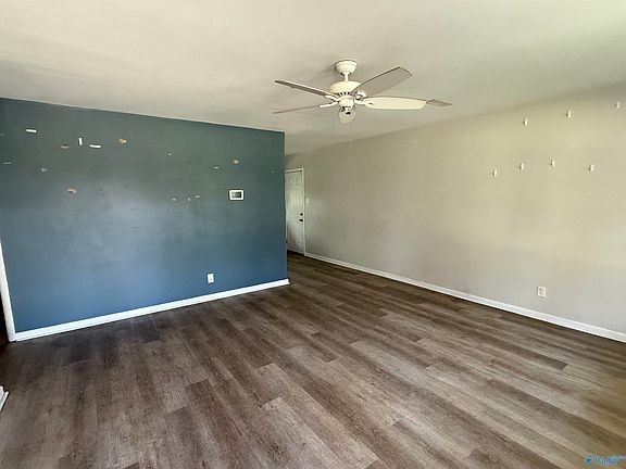 3rd image of 110 1st Pl SE