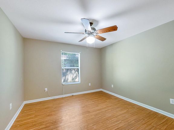 5th image of 110 Lana Dr
