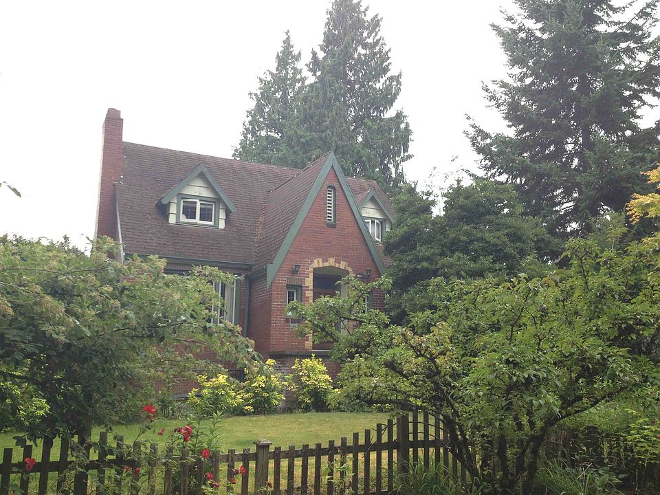 1st image of 10511 20th Ave NE