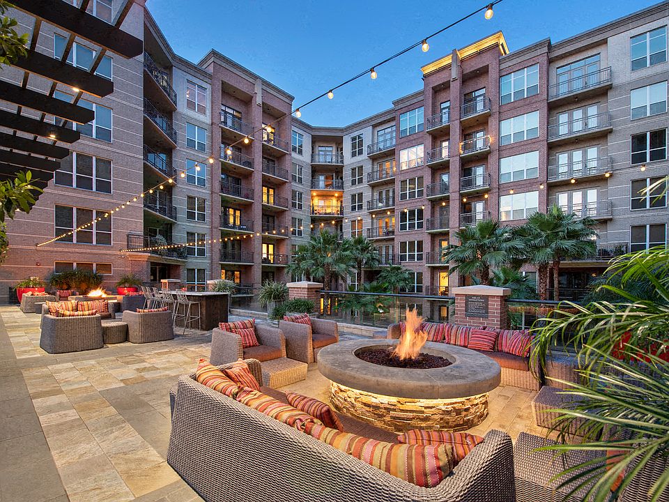 Outdoor Lounge