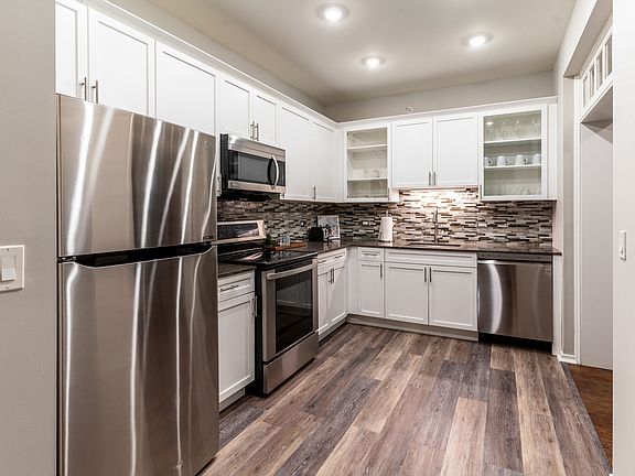 4th image of 2231 E 67th St #303