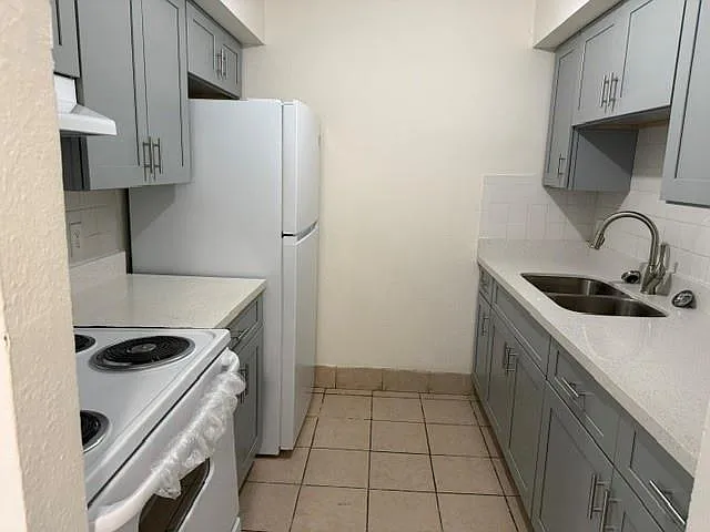115 W Esplanade Ave #8 — Photo 4