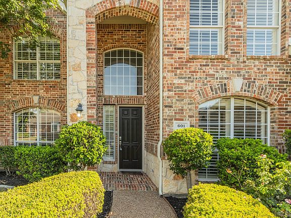 4th image of 601 Coralberry Dr
