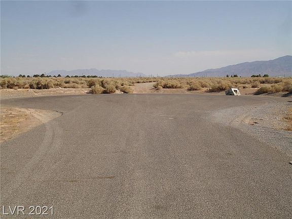 4th image of 2051 Pershing Ave