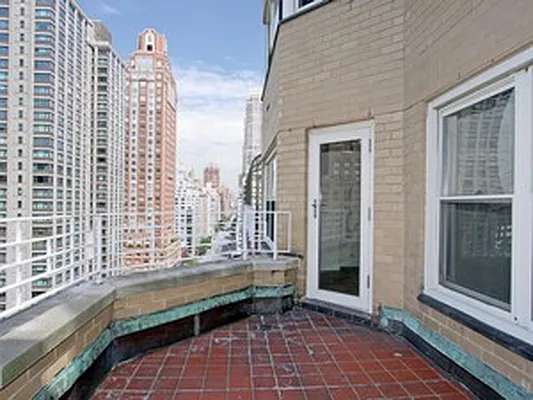 Sold by Corcoran | media 25