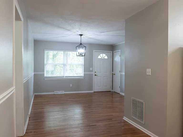 103 Robleigh Dr — Photo 4
