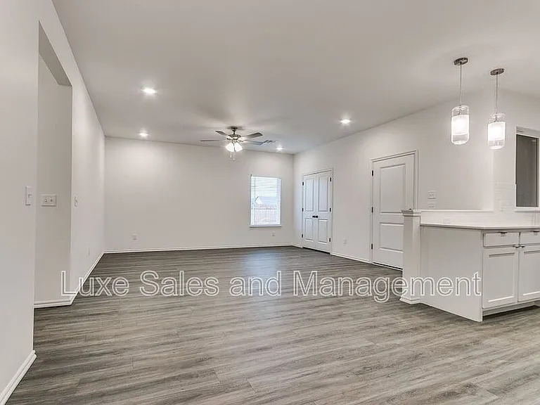 8012 NW 110th Dr — Photo 40