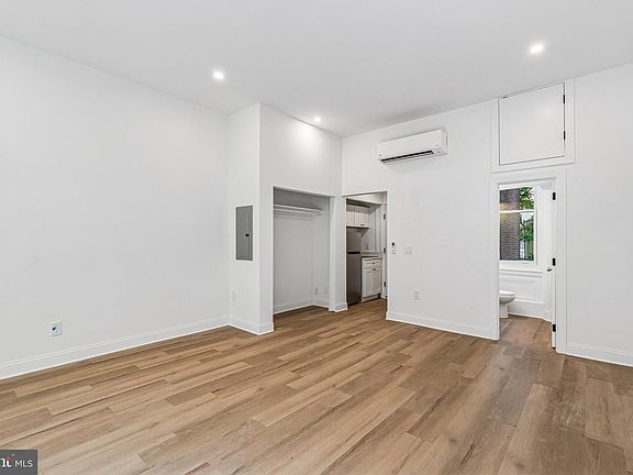 4th image of 344 S 15th St #2