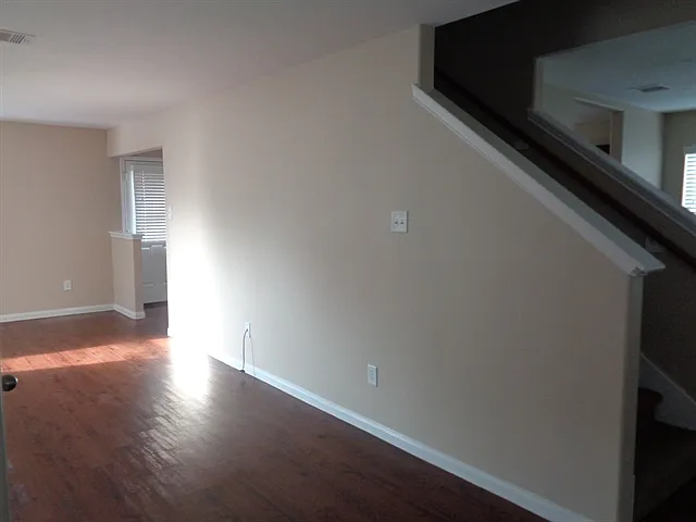 3306 Maris Way — Photo 5