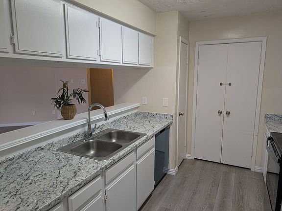 3rd image of 10607 Staghill Dr