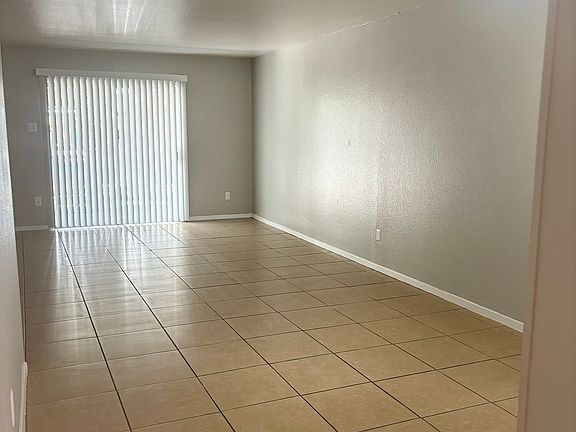 3rd image of 1302 Waldron Rd #102