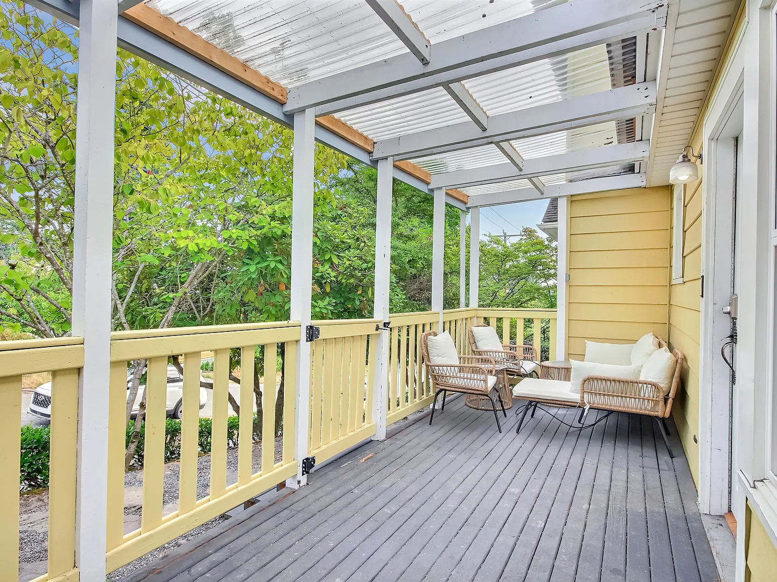 9 bed, 2400 sqft, $10,350 — Photo 3
