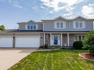 7077 Ridgedale Ct, Johnston, IA 50131