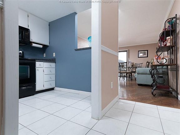 4th image of 2106 Kanawha Blvd E #715-716