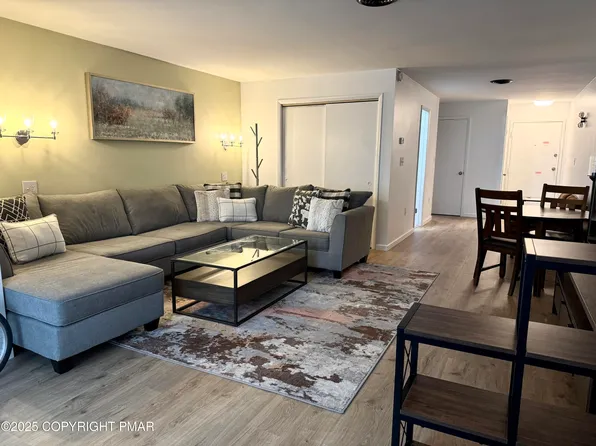 139 Foxfire Dr APT 204, Mount Pocono, PA 18344