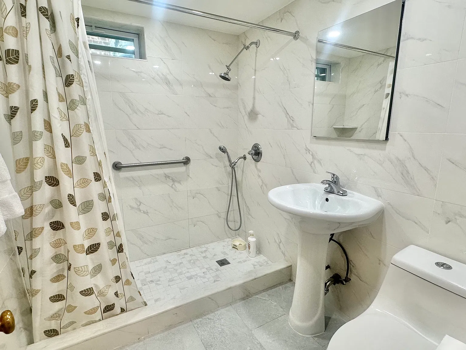 2 bed, 800 sqft, $2,500 — Photo 3