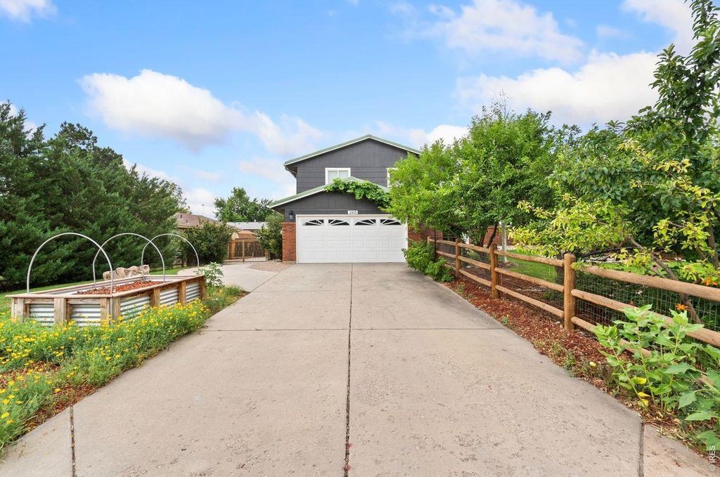 2413 Cheviot Dr