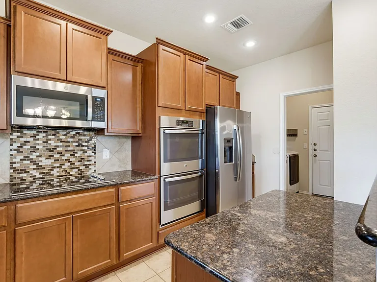 9701 Raeburn Ct — Photo 6