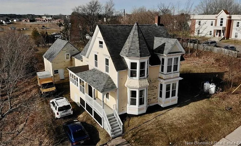 15 Allison Ave — Photo 47
