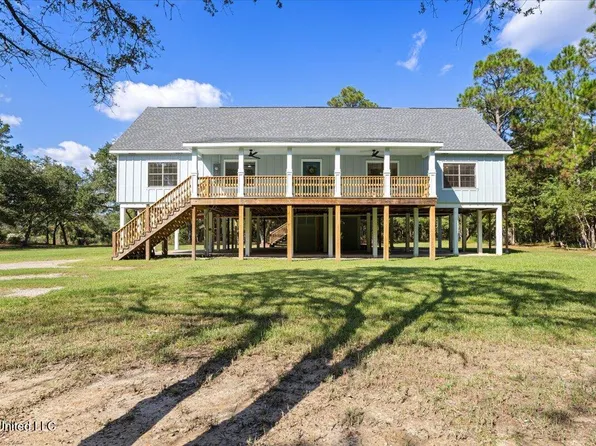 749 E North St, Pass Christian, MS 39571