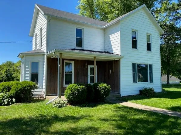 3783 E Lamm Rd, Freeport, IL 61032