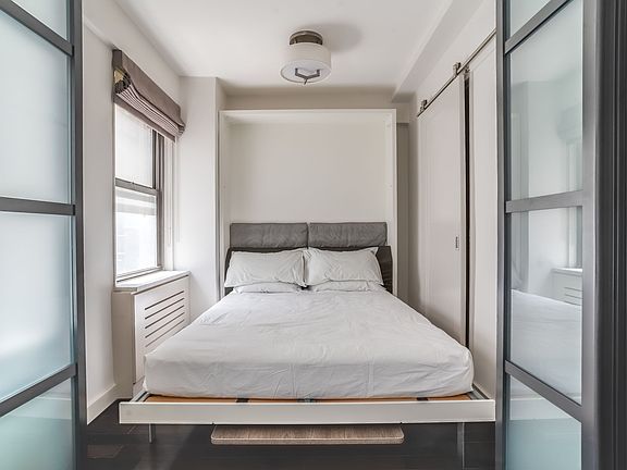 3rd image of 140 E 56th St APT 3A