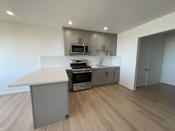 4th image of 781 Corbett Ave #1