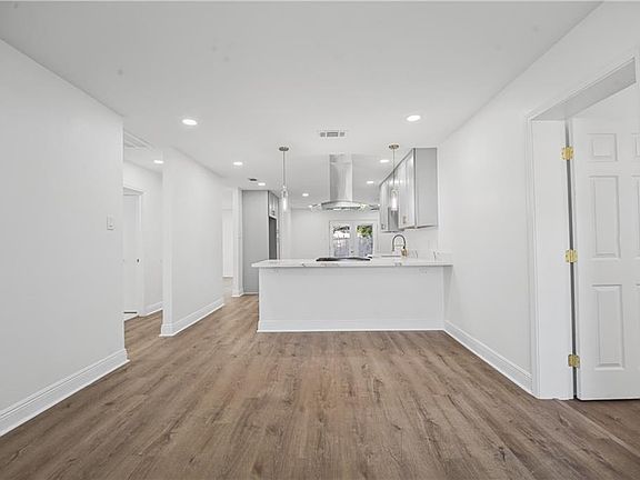 3rd image of 209 Apollo St