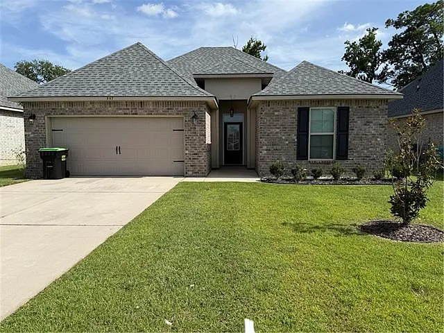3 bed, 2.0 bath, 1690 sqft, $2,300 — Photo 2
