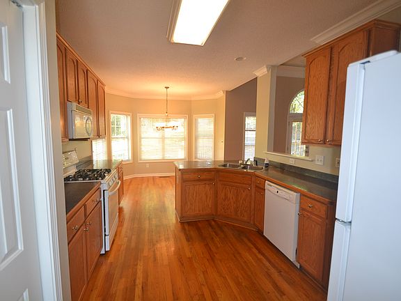 5th image of 106 Ashwood Ct