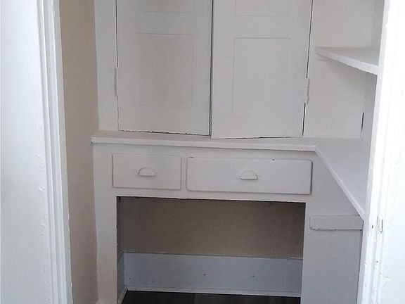 5th image of 699 Carpenter St
