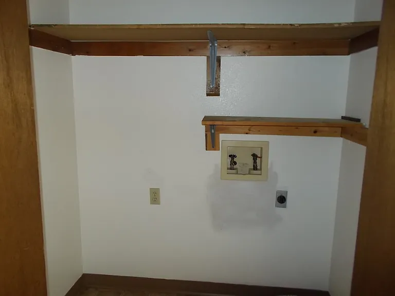 321 Aristocrat Dr — Photo 7