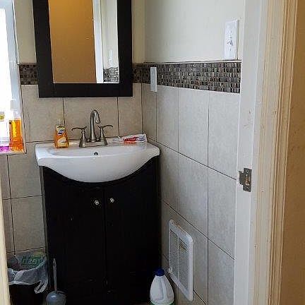 5th image of 2126 N Woodstock St #2