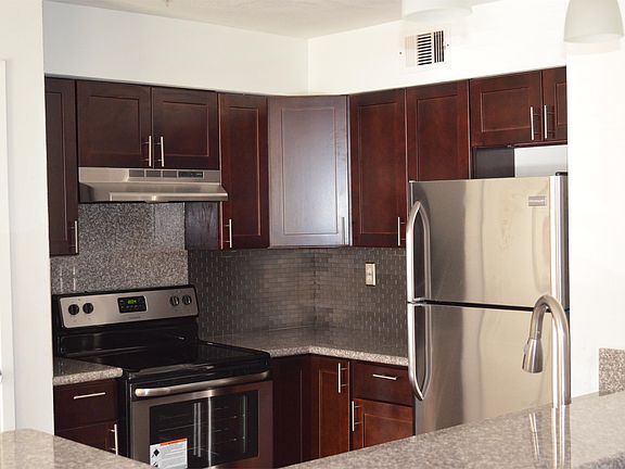 4th image of 16310 Luzerne Dr Unit B