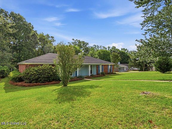 2nd image of 118 Spanish Moss Dr