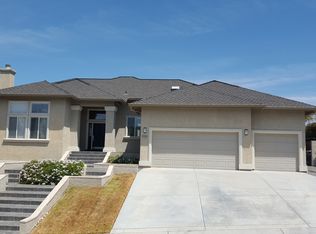 1130 Paullus Dr, Hollister, CA 95023