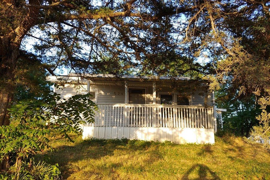 524 Oak St, Atalissa, IA 52720 Zillow