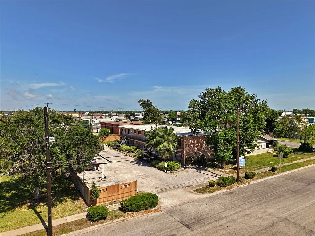 1 bed, 1.0 bath, 777 sqft, $975 — Photo 3