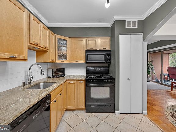 5th image of 796 Fairview Ave APT F