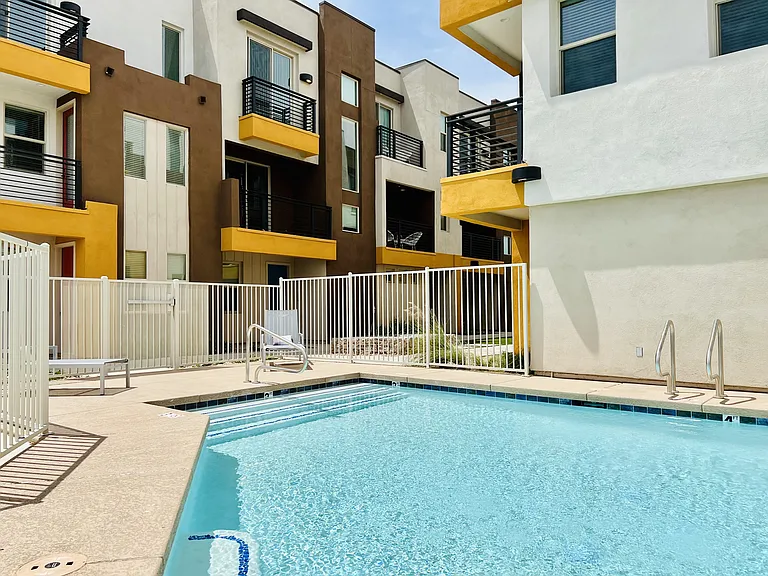 Scottsdale Hayden Townhomes — Photo 6