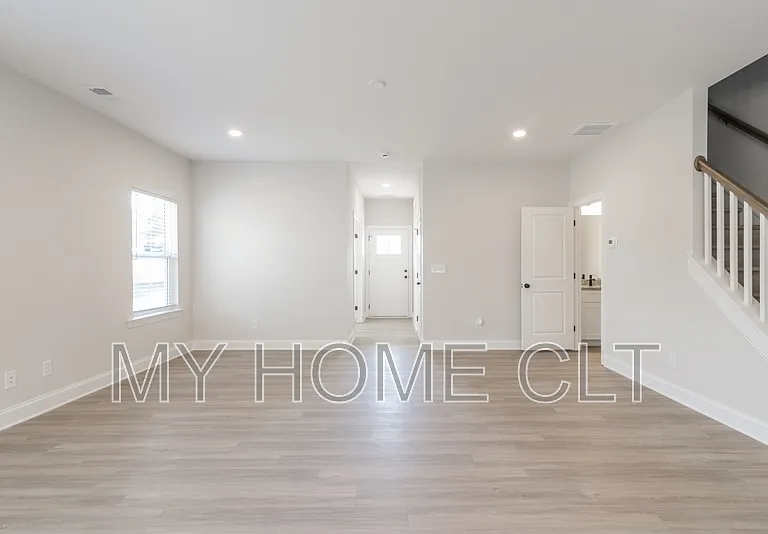 3636 Trull St — Photo 3