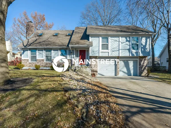 1141 NE Clubhouse Ct, Lees Summit, MO 64086