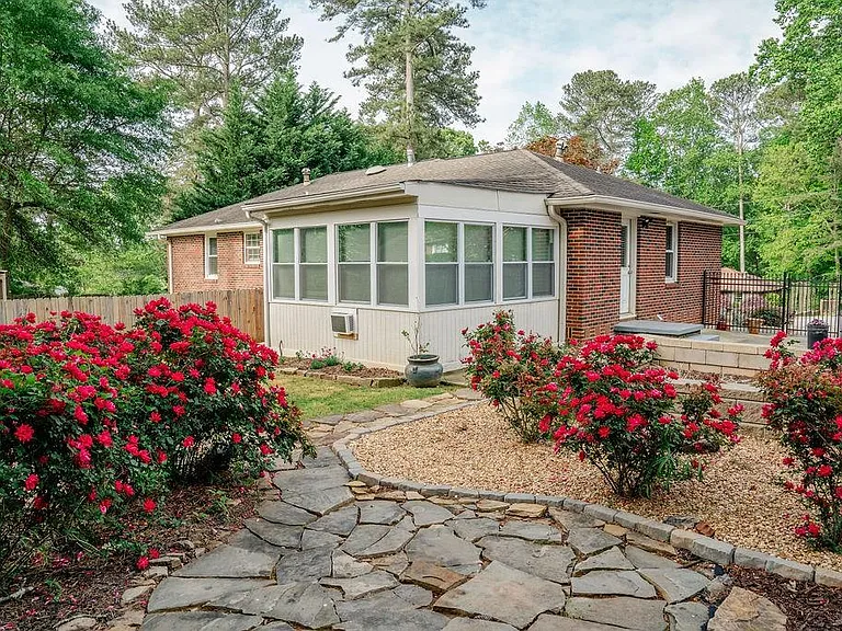 2331 Robin Ln SE — Photo 33
