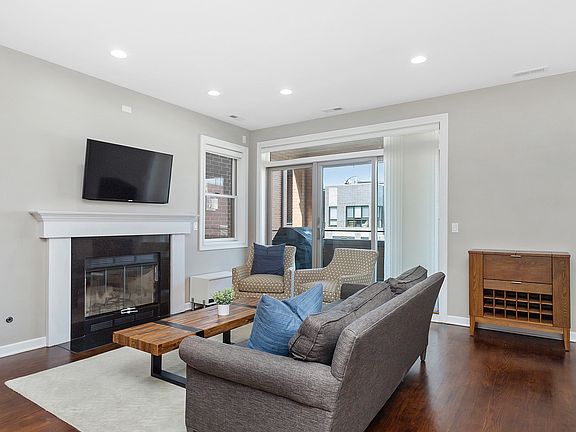 5th image of 1425 W Grand Ave #3W