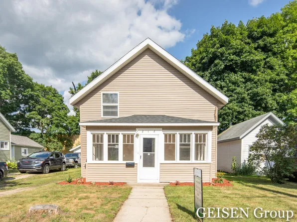 212 S Smith St, Greenville, MI 48838
