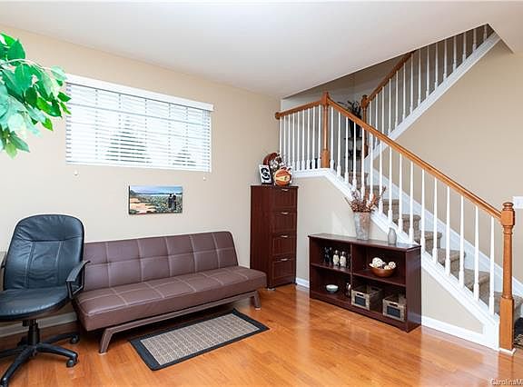 3rd image of 14029 Singleleaf Ln