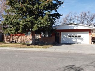 930 Big Horn Dr, Riverton, WY 82501